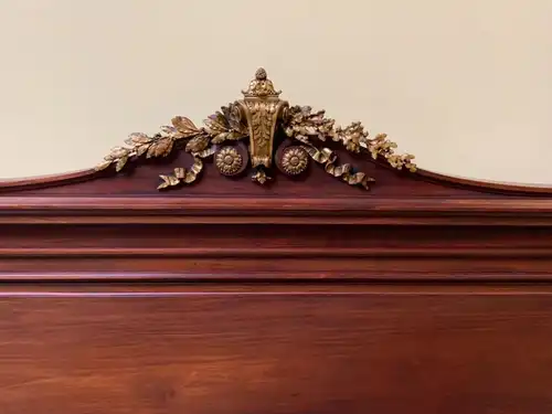 Antikes sensationelles Jugendstil Nußbaum Prunk Bett, Bronze- Lieferung möglich!