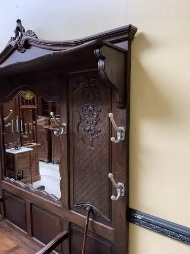Antike imposante Historismus Garderobe mit Truhen Bank,   - Lieferung möglich!
