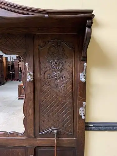 Antike imposante Historismus Garderobe mit Truhen Bank,   - Lieferung möglich!