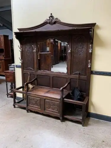Antike imposante Historismus Garderobe mit Truhen Bank,   - Lieferung möglich!