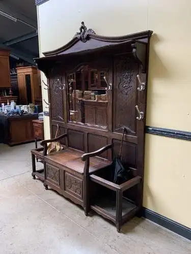 Antike imposante Historismus Garderobe mit Truhen Bank,   - Lieferung möglich!
