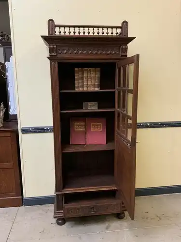 Antiker bretonischer Bücherschrank, Vitrine - traumhaft schön - Lieferung mögl.