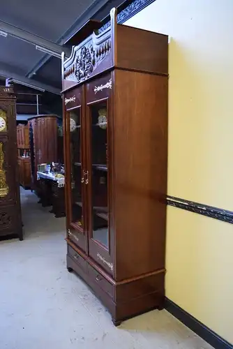 Antike imposante Jugendstil Vitrine, Bücherschrank Art Nouveau Lieferung möglich