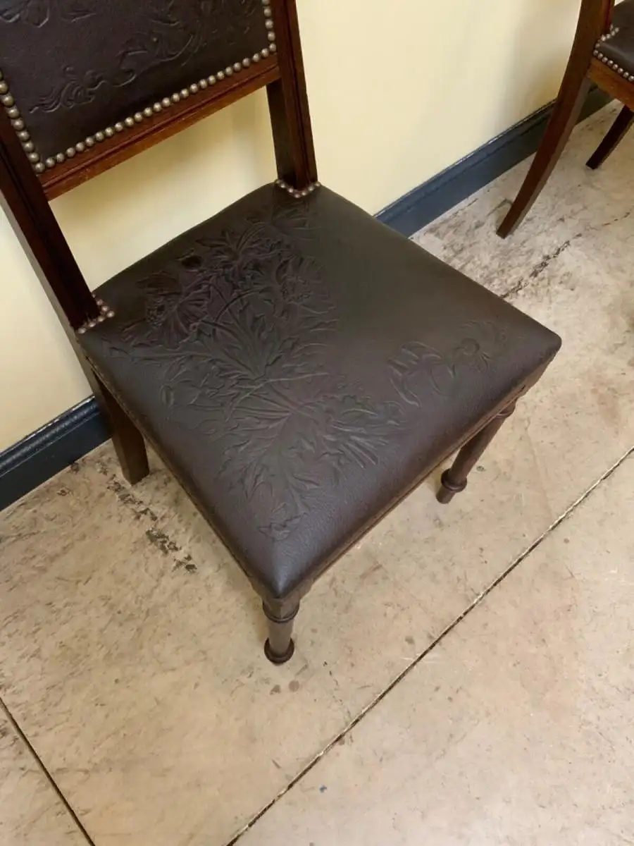 6 antike Jugendstil Stühle mit floralem Prägeleder - Lieferung möglich! 4