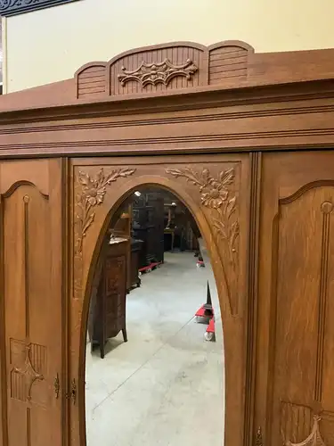 Antiker Jugendstil Kleiderschrank - Traumhaft  - Lieferung möglich!