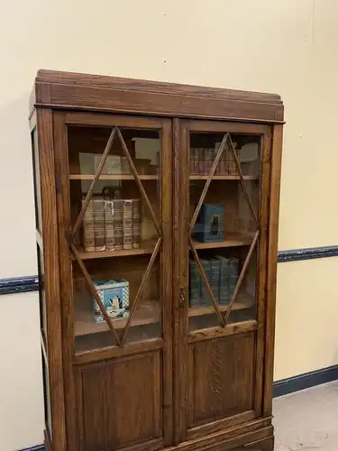 Antik Vitrine, Bücherschrank, Jugendstil - traumhaft- Lieferung möglich.