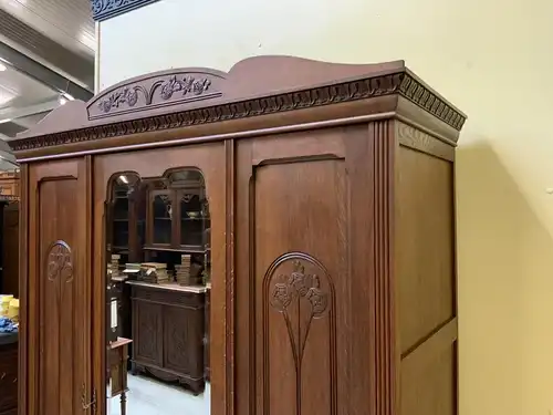 Antiker Jugendstil Kleiderschrank - Traumhaft schön - Lieferung möglich!