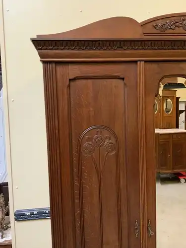 Antiker Jugendstil Kleiderschrank - Traumhaft schön - Lieferung möglich!