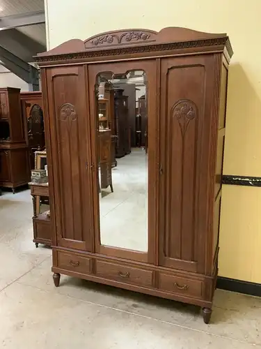 Antiker Jugendstil Kleiderschrank - Traumhaft schön - Lieferung möglich!