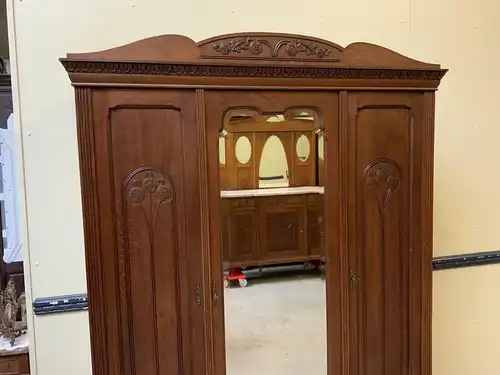 Antiker Jugendstil Kleiderschrank - Traumhaft schön - Lieferung möglich!