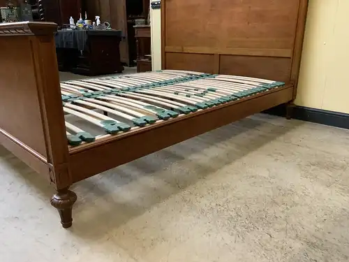 Antikes Jugendstil Bett mit höhenverstellbare Lattenroste - Lieferung möglich!