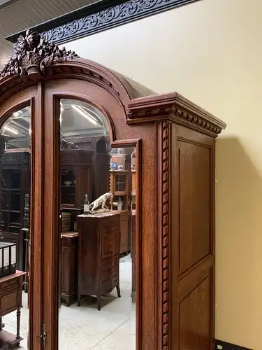 Antiker imposanter Jugendstil Kleiderschrank mit Wäschefach - Lieferung möglich!