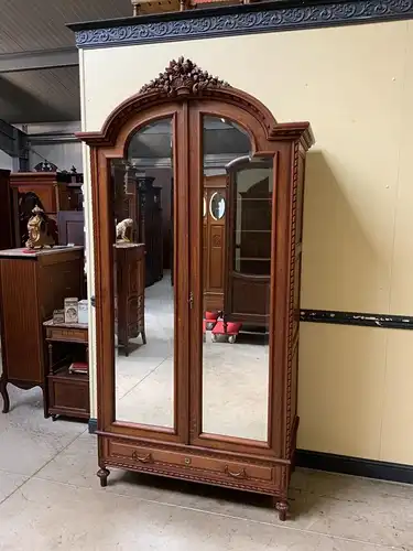 Antiker imposanter Jugendstil Kleiderschrank mit Wäschefach - Lieferung möglich!