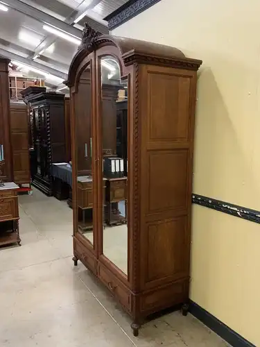 Antiker imposanter Jugendstil Kleiderschrank mit Wäschefach - Lieferung möglich!