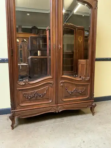 Antiker imposanter Jugendstil Kleiderschrank mit Wäschefach - Lieferung möglich!