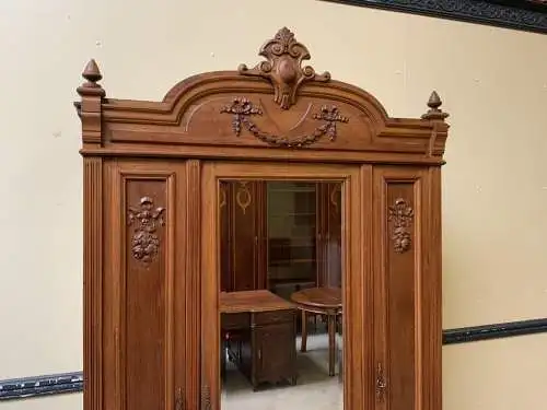 Antiker Jugendstil Kleiderschrank mit Wäschefach,  traumhaft  Lieferung möglich!