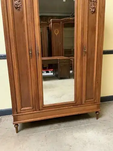 Antiker Jugendstil Kleiderschrank mit Wäschefach,  traumhaft  Lieferung möglich!