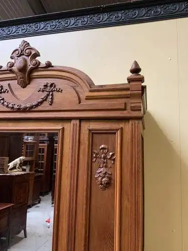 Antiker Jugendstil Kleiderschrank mit Wäschefach,  traumhaft  Lieferung möglich!