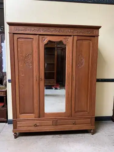 Antiker Jugendstil Kleiderschrank - Traumhaft  - Lieferung möglich!