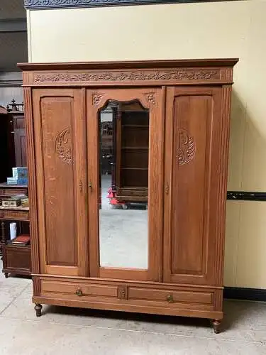 Antiker Jugendstil Kleiderschrank - Traumhaft  - Lieferung möglich!