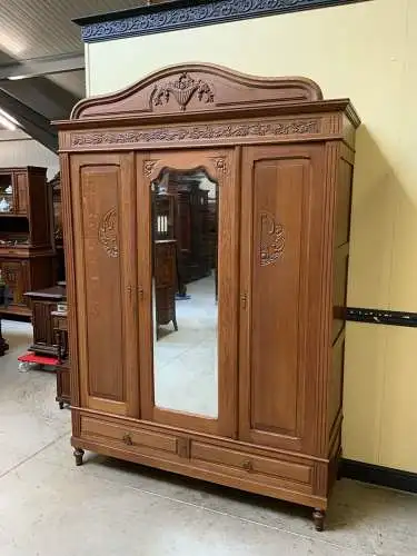 Antiker Jugendstil Kleiderschrank - Traumhaft  - Lieferung möglich!