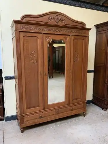 Antiker Jugendstil Kleiderschrank - Traumhaft  - Lieferung möglich!