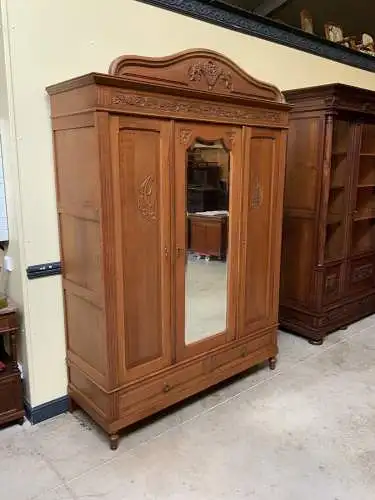 Antiker Jugendstil Kleiderschrank - Traumhaft  - Lieferung möglich!