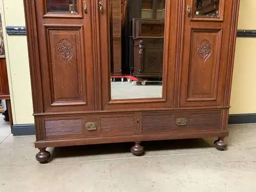 Antiker Jugendstil Kleiderschrank - Traumhaft -  Lieferung möglich!