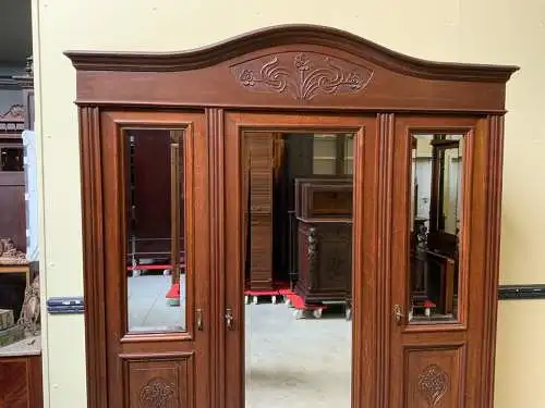 Antiker Jugendstil Kleiderschrank - Traumhaft -  Lieferung möglich!