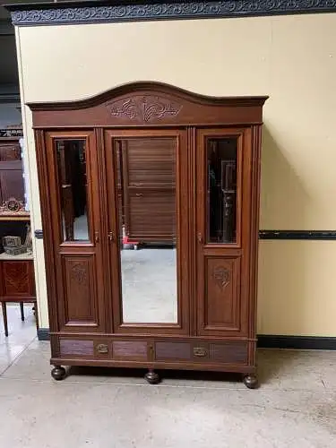 Antiker Jugendstil Kleiderschrank - Traumhaft -  Lieferung möglich!