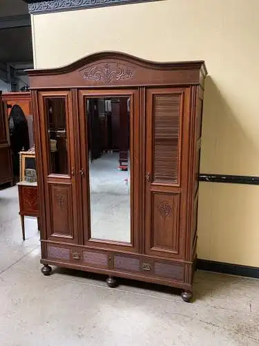 Antiker Jugendstil Kleiderschrank - Traumhaft -  Lieferung möglich!