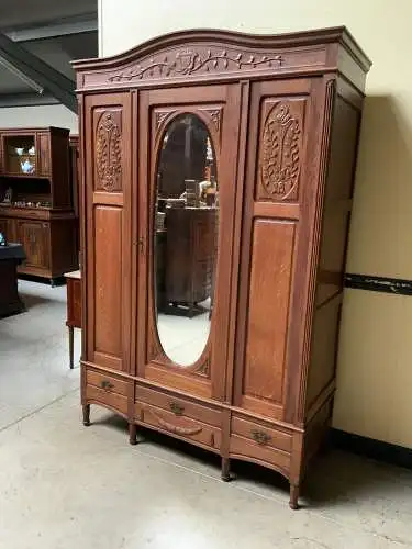 Antiker Jugendstil Kleiderschrank - Traumhaft -  Lieferung möglich!