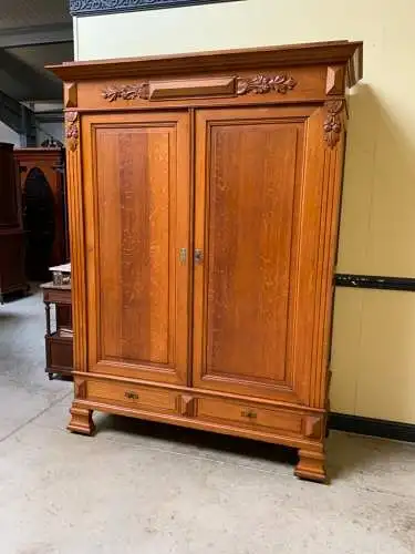 Antiker Jugendstil Kleiderschrank, Traumhaft - Lieferung möglich!