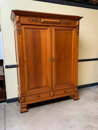 Antiker Jugendstil Kleiderschrank, Traumhaft - Lieferung möglich!