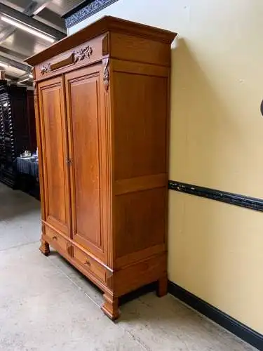 Antiker Jugendstil Kleiderschrank, Traumhaft - Lieferung möglich!