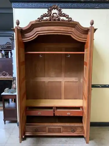 Antiker imposanter Jugendstil Kleiderschrank mit Wäschefach - Lieferung möglich!