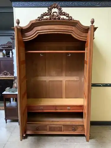 Antiker imposanter Jugendstil Kleiderschrank mit Wäschefach - Lieferung möglich!