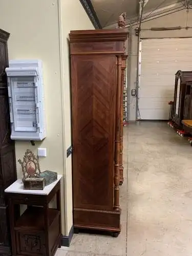 Antiker imposanter Jugendstil Kleiderschrank mit Wäschefach - Lieferung möglich!