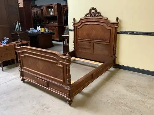 Antikes sensationelles Jugendstil Nußbaum Bett, Louis XVI - Lieferung möglich!