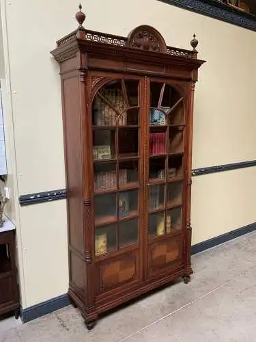 Antiker Jugendsti  Nußbaum Säulen Bücherschrank, Vitrine - Lieferung möglich!