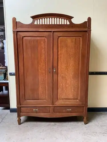 Antiker Jugendstil Kleiderschrank, Traumhaft - Lieferung möglich!