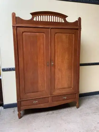 Antiker Jugendstil Kleiderschrank, Traumhaft - Lieferung möglich!