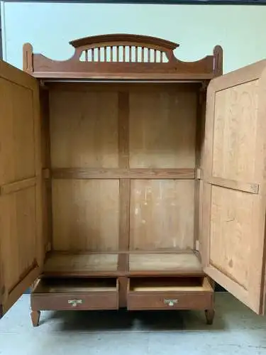 Antiker Jugendstil Kleiderschrank, Traumhaft - Lieferung möglich!