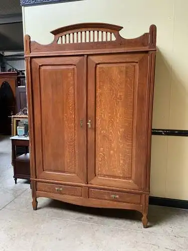 Antiker Jugendstil Kleiderschrank, Traumhaft - Lieferung möglich!