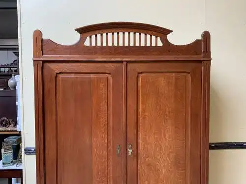 Antiker Jugendstil Kleiderschrank, Traumhaft - Lieferung möglich!