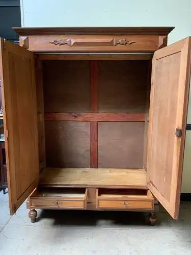 Antiker Jugendstil Kleiderschrank, Traumhaft - Lieferung möglich!