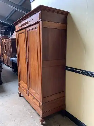 Antiker Jugendstil Kleiderschrank, Traumhaft - Lieferung möglich!