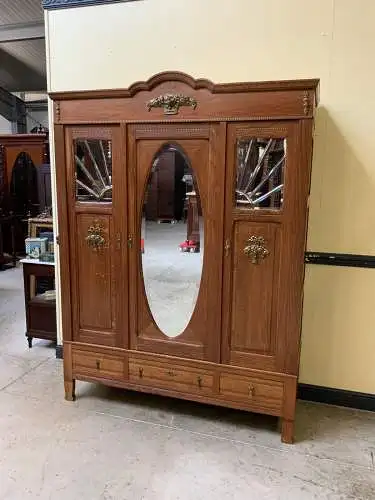 Antiker Jugendstil Kleiderschrank mit Bronzeverzierungen -  Lieferung möglich!