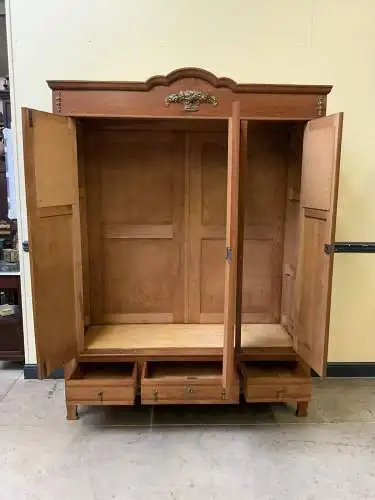 Antiker Jugendstil Kleiderschrank mit Bronzeverzierungen -  Lieferung möglich!