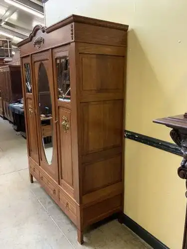 Antiker Jugendstil Kleiderschrank mit Bronzeverzierungen -  Lieferung möglich!